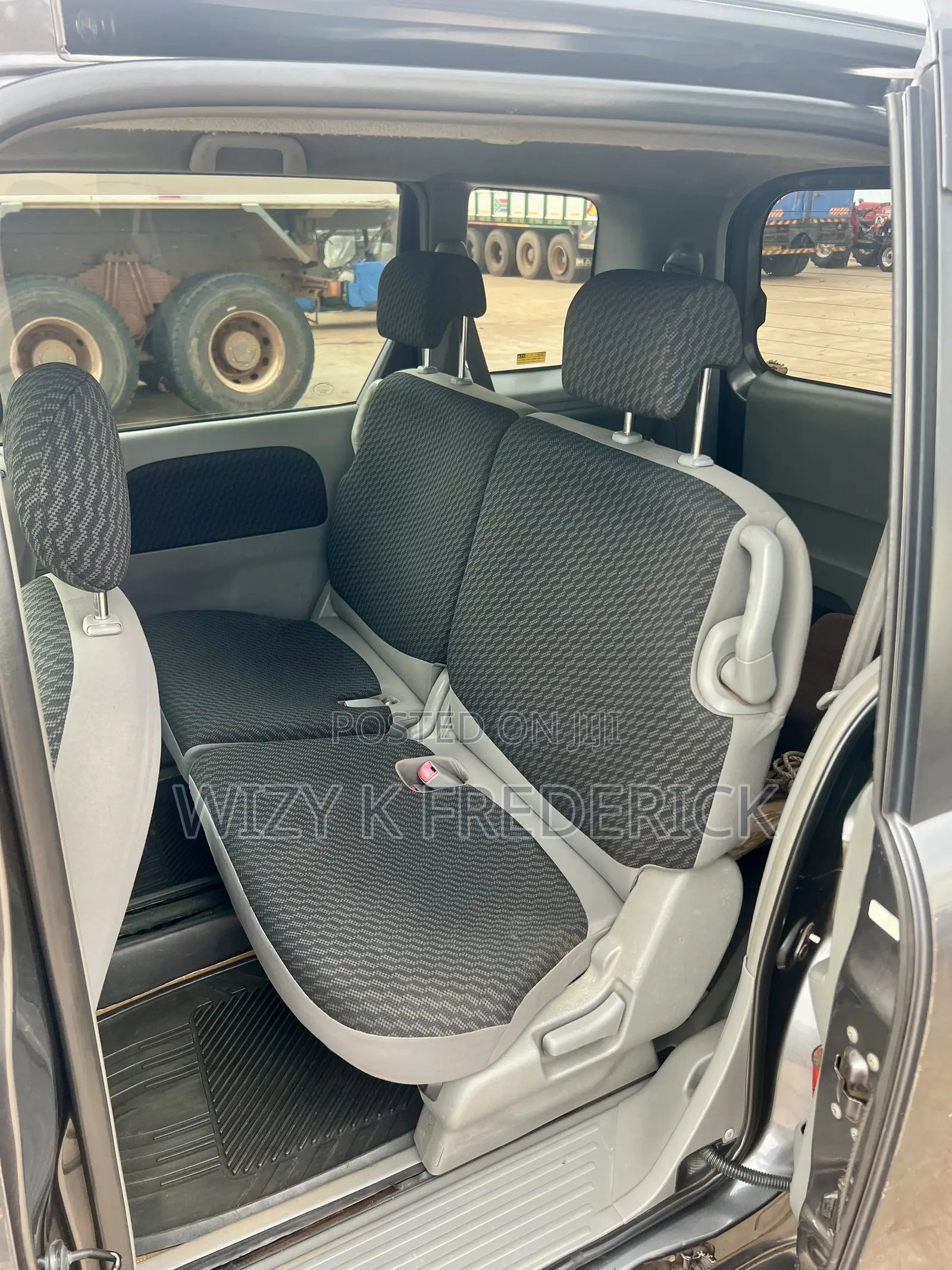 Toyota Sienta 1.5 FWD 2012 Beige