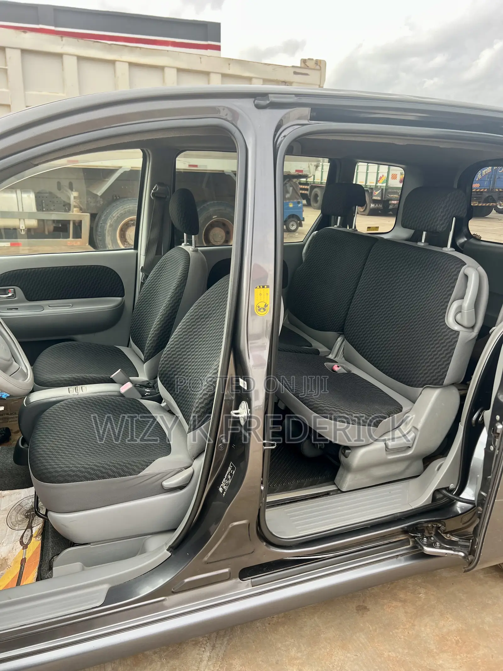 Toyota Sienta 1.5 FWD 2012 Beige