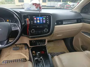 Mitsubishi Outlander SEL FWD 2017 White