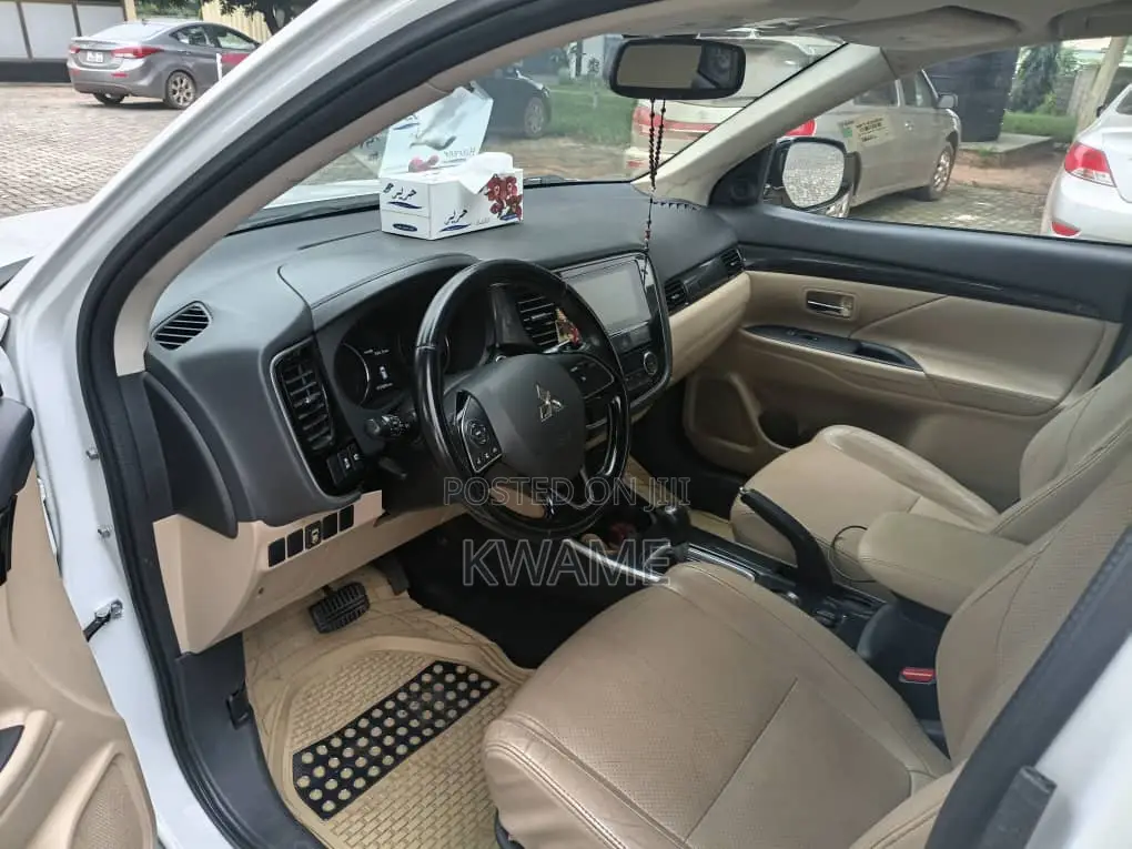 Mitsubishi Outlander SEL FWD 2017 White