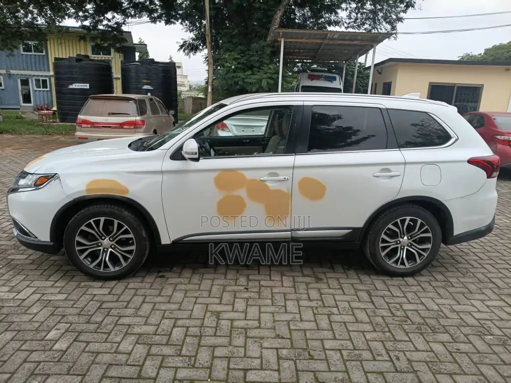 Mitsubishi Outlander SEL FWD 2017 White