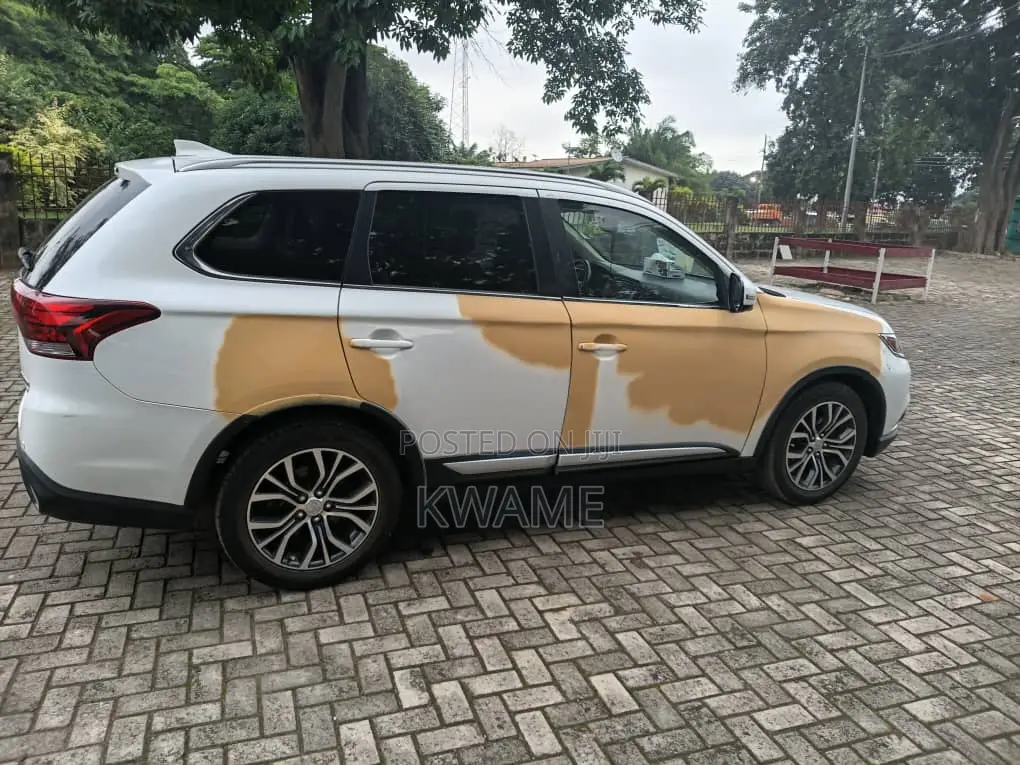 Mitsubishi Outlander SEL FWD 2017 White