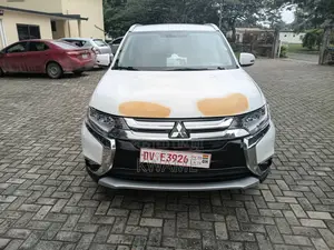Mitsubishi Outlander SEL FWD 2017 White