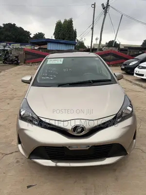 Toyota Vitz 1.3 FWD 5dr 2015 Beige