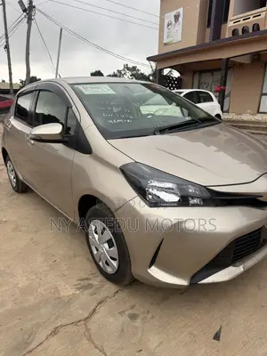 Toyota Vitz 1.3 FWD 5dr 2015 Beige