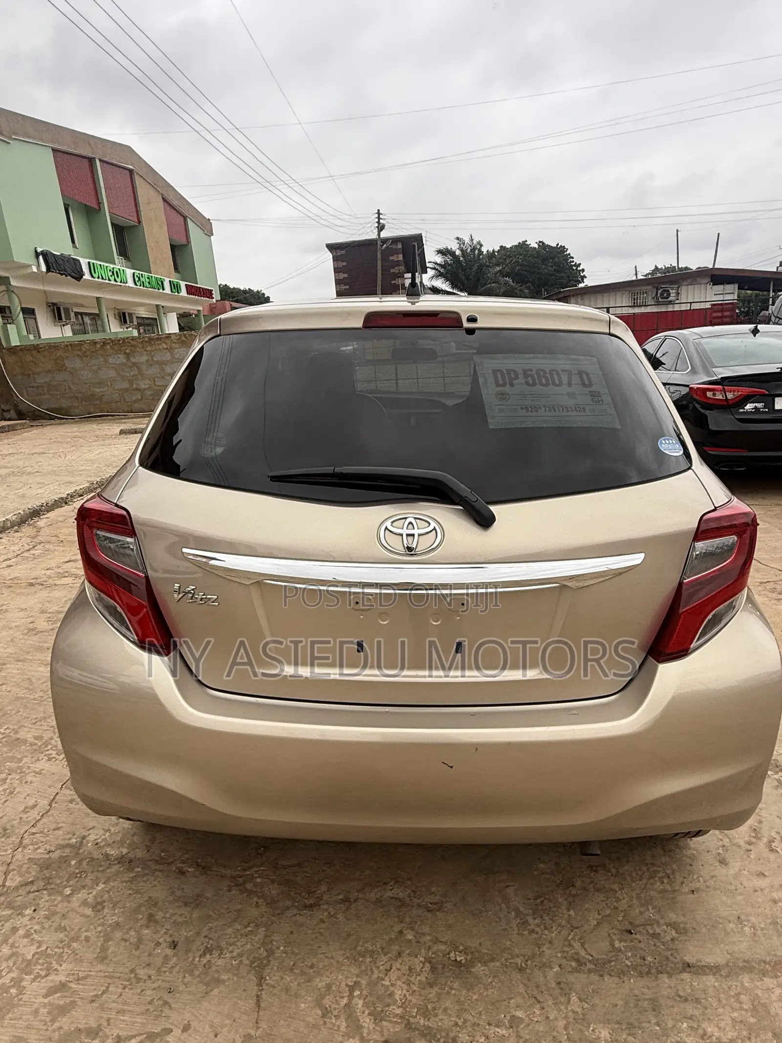 Toyota Vitz 1.3 FWD 5dr 2015 Beige
