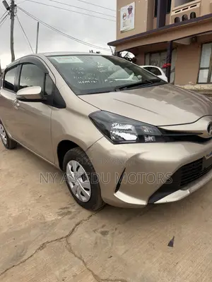Toyota Vitz 1.3 FWD 5dr 2015 Beige