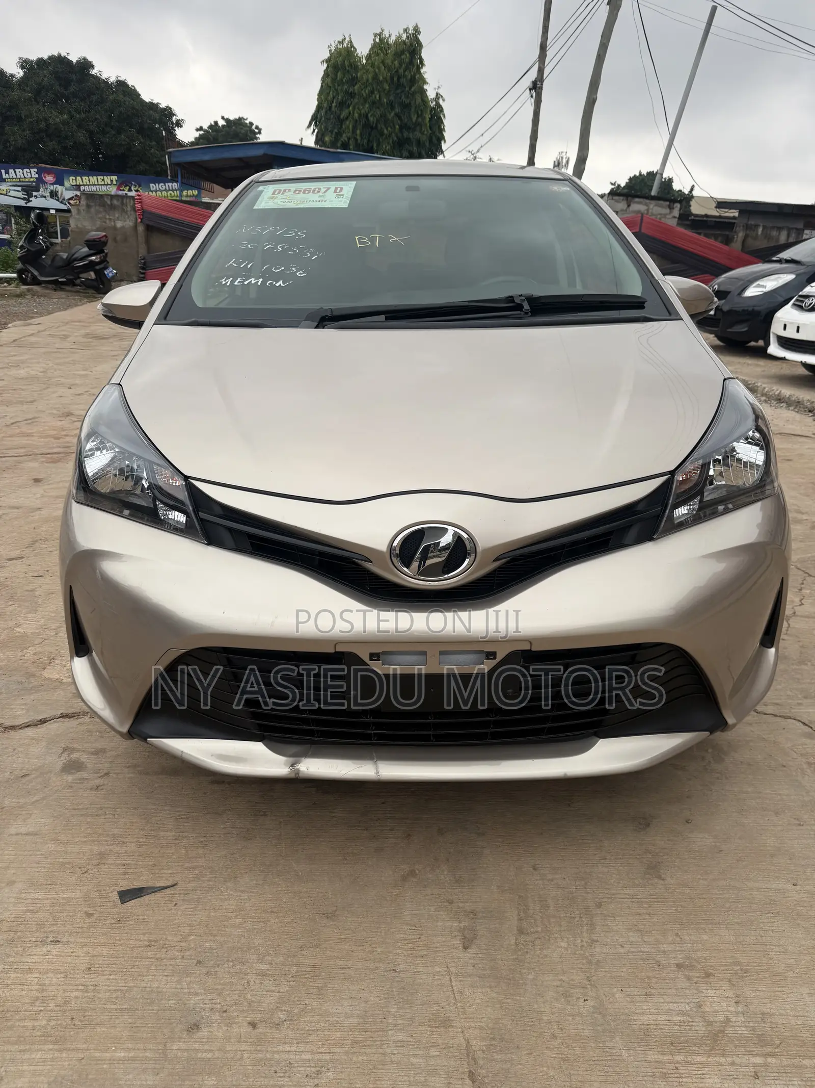Toyota Vitz 1.3 FWD 5dr 2015 Beige