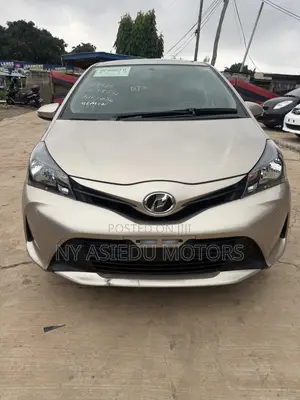 Toyota Vitz 1.3 FWD 5dr 2015 Beige
