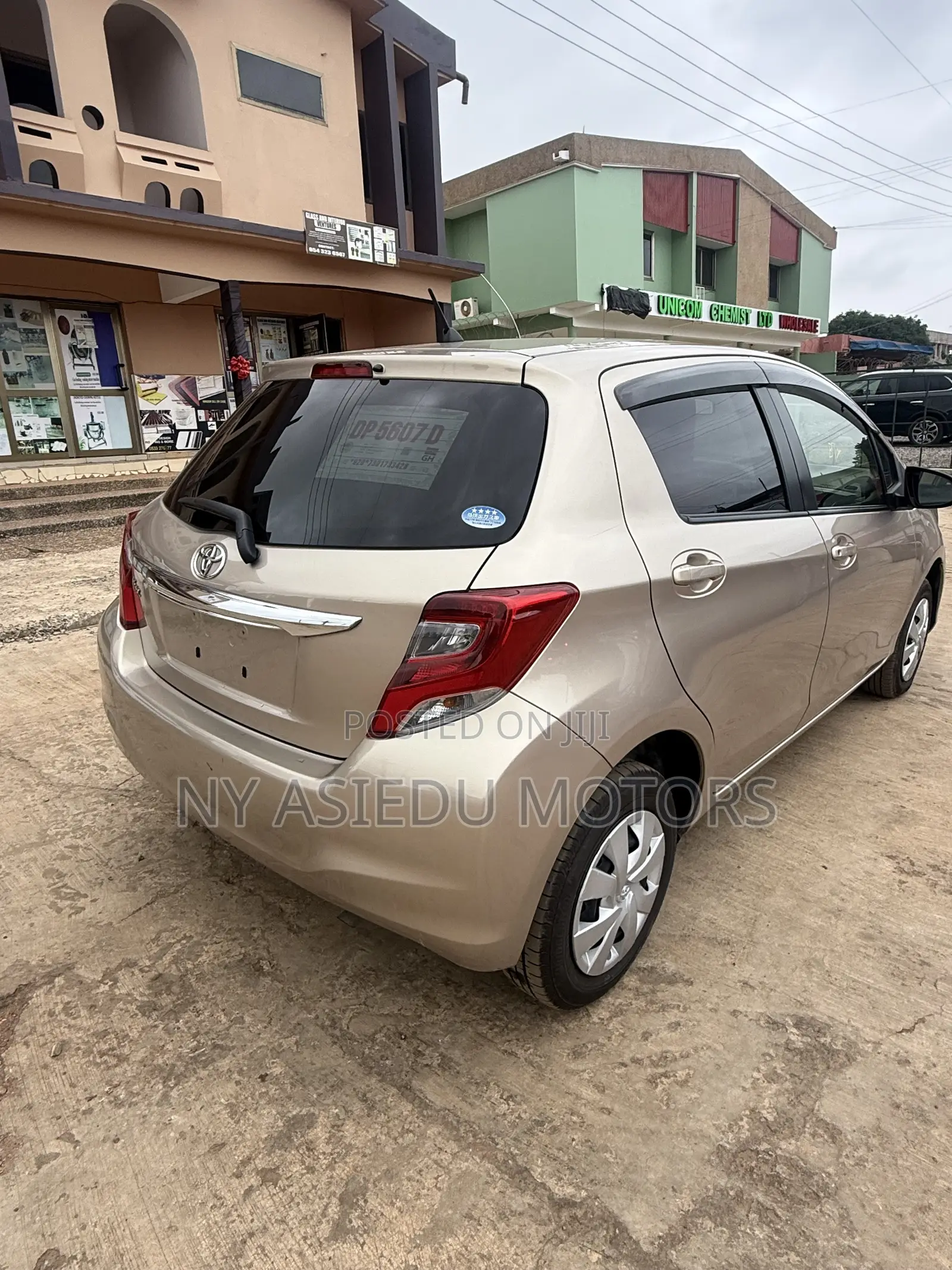 Toyota Vitz 1.3 FWD 5dr 2015 Beige