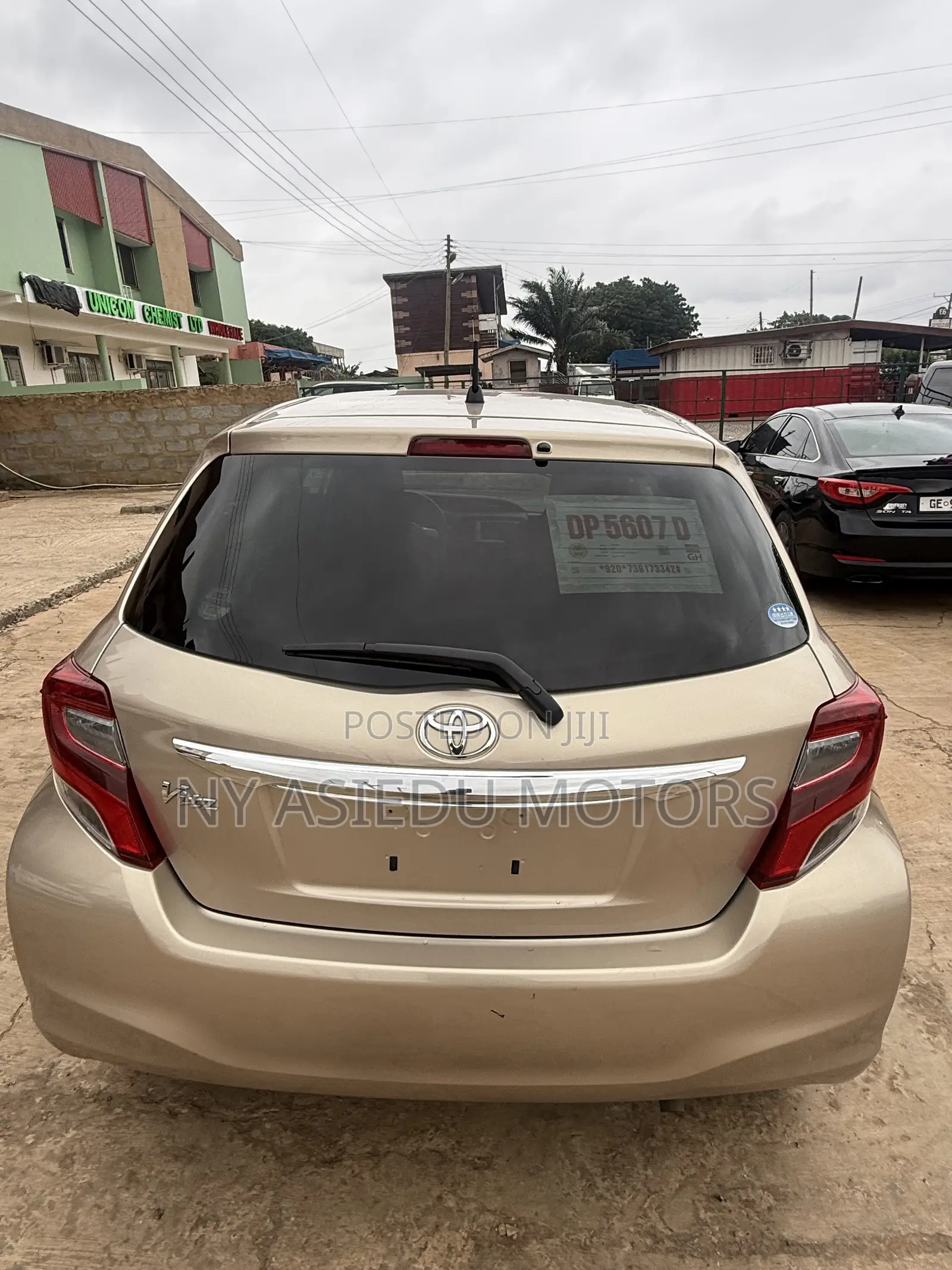 Toyota Vitz 1.3 FWD 5dr 2015 Beige