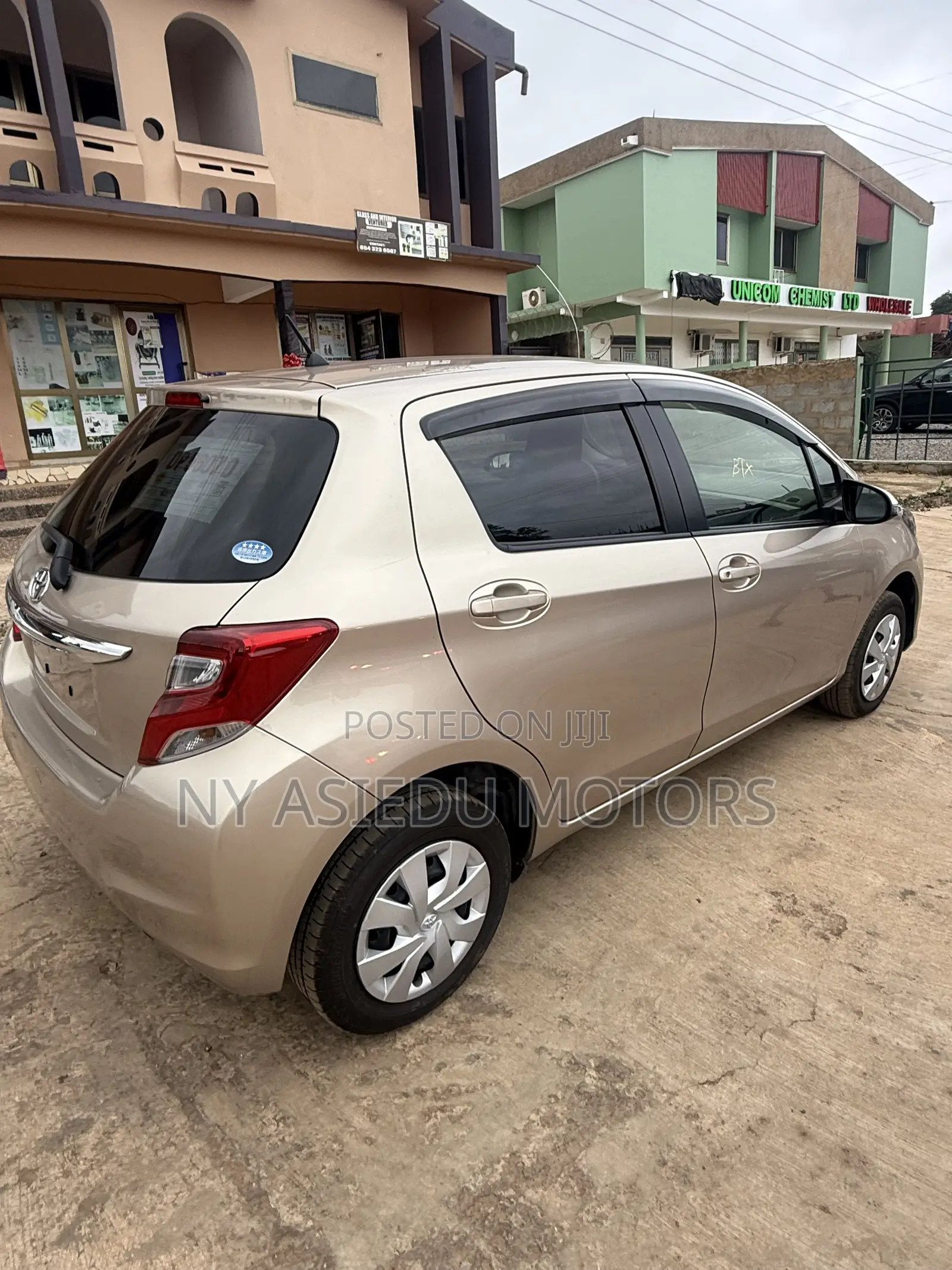 Toyota Vitz 1.3 FWD 5dr 2015 Beige