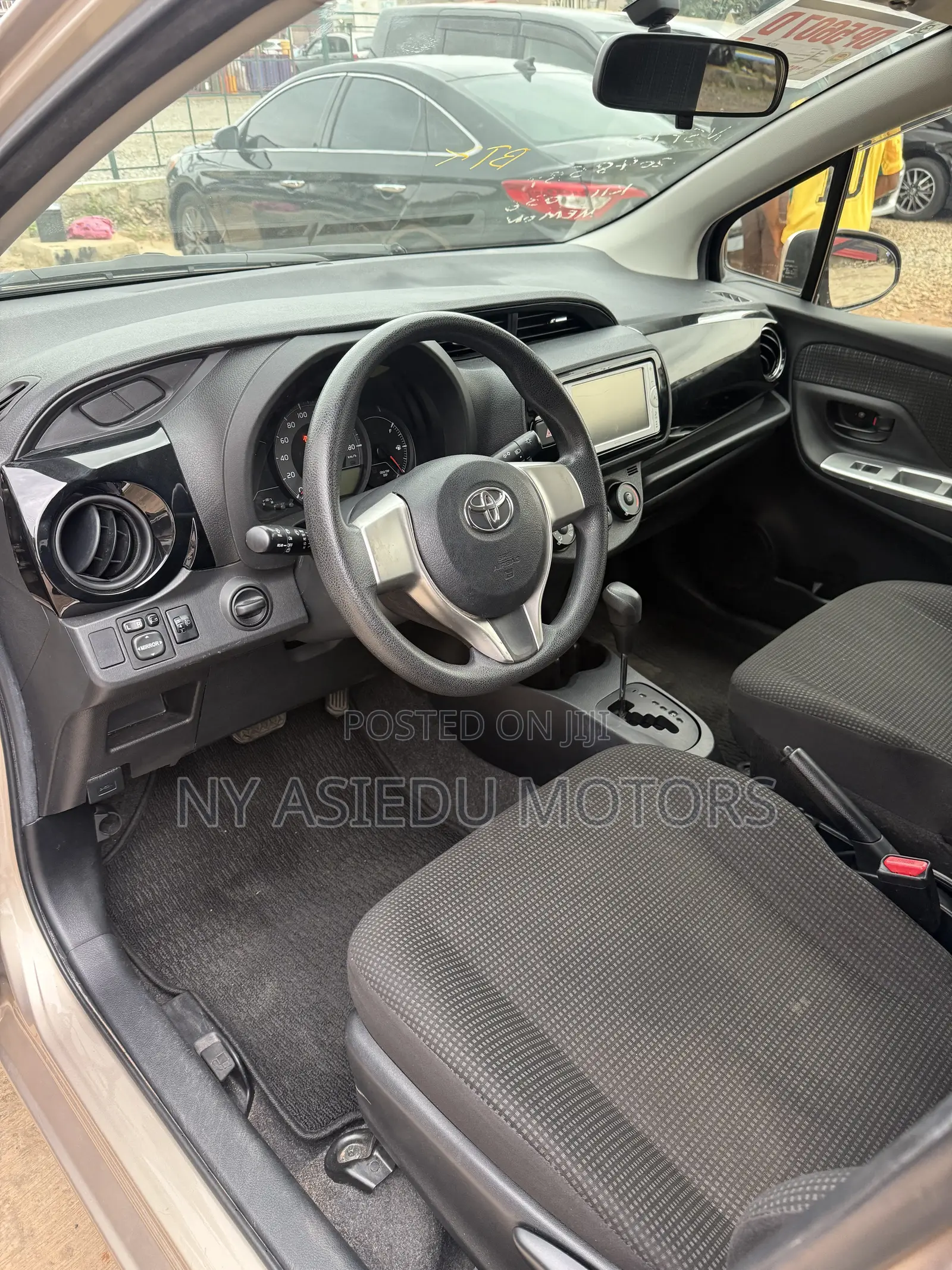 Toyota Vitz 1.3 FWD 5dr 2015 Beige