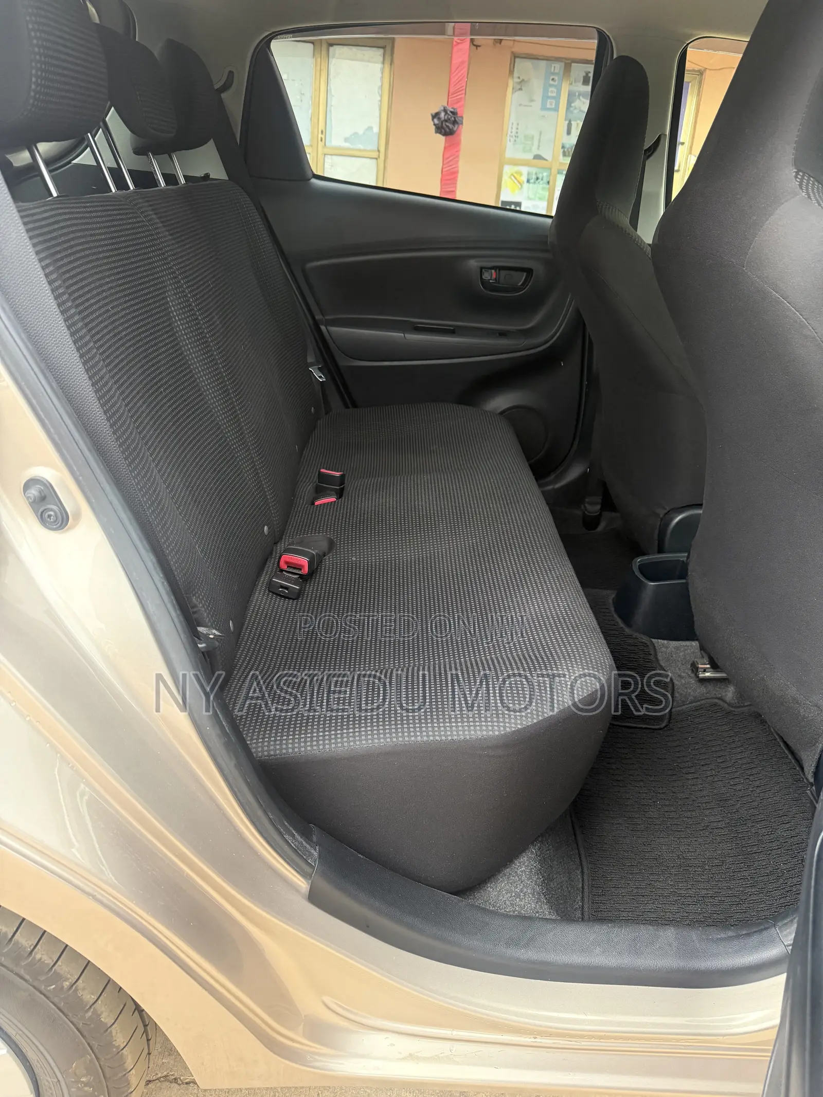 Toyota Vitz 1.3 FWD 5dr 2015 Beige