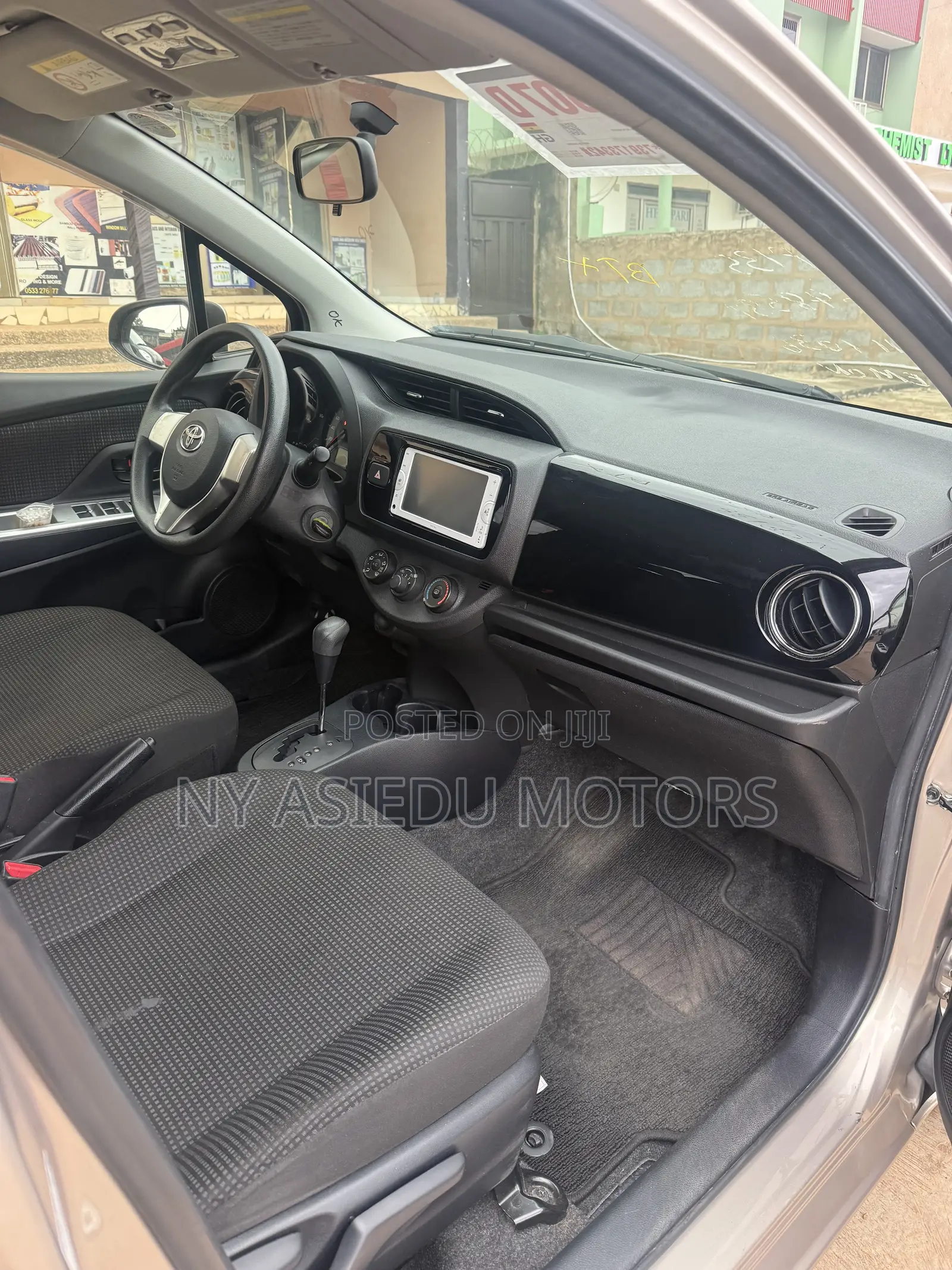 Toyota Vitz 1.3 FWD 5dr 2015 Beige