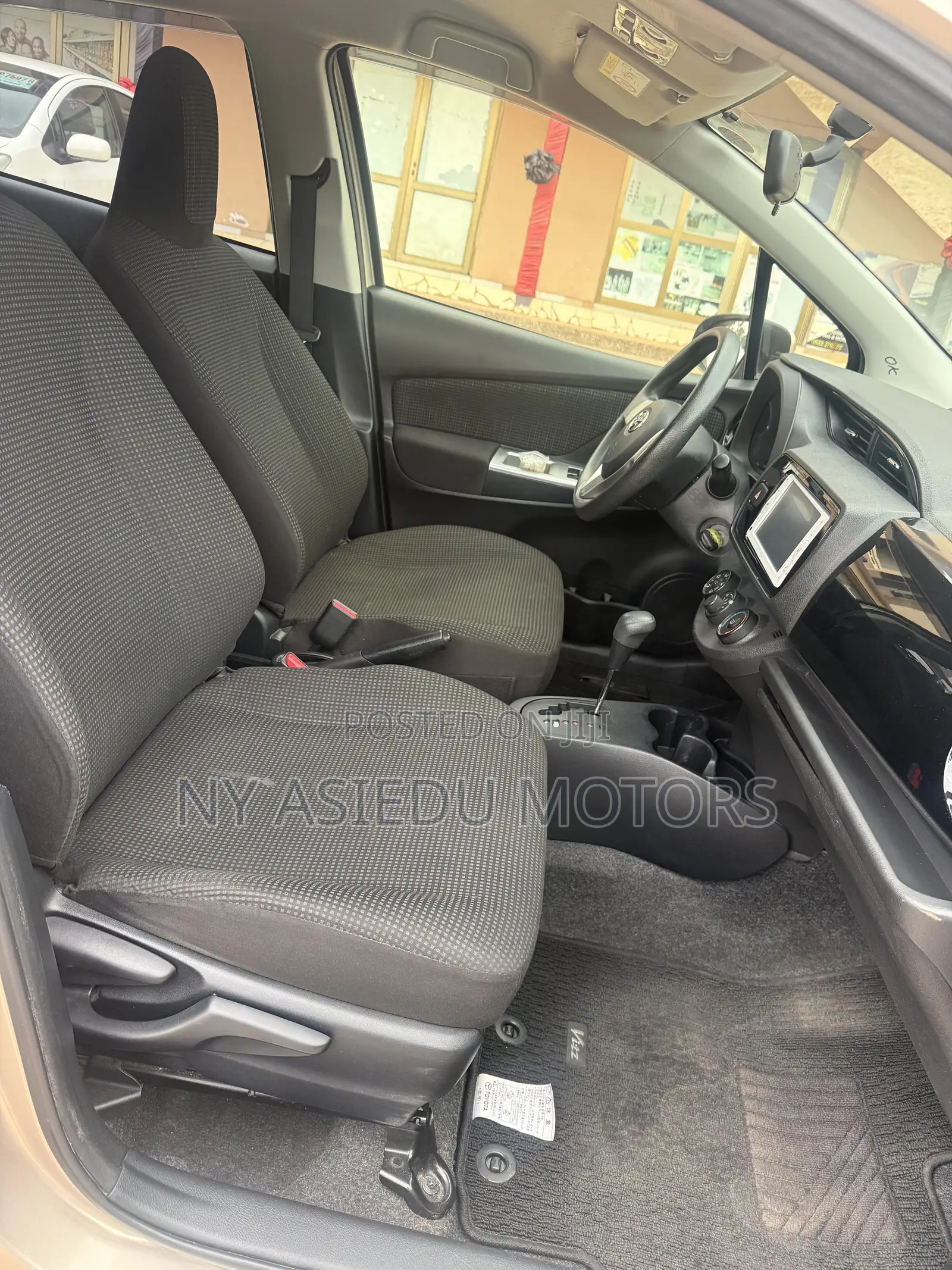 Toyota Vitz 1.3 FWD 5dr 2015 Beige