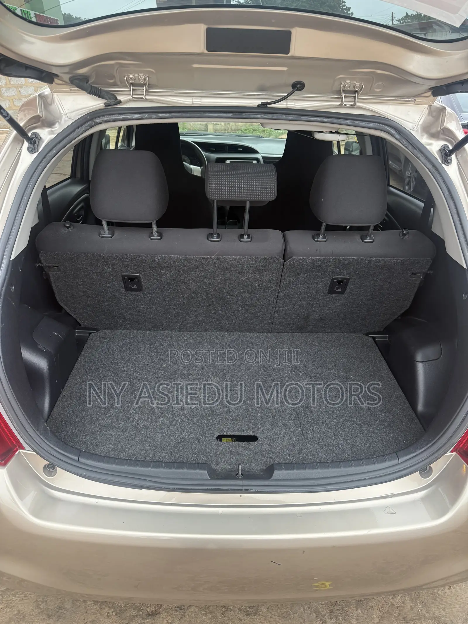 Toyota Vitz 1.3 FWD 5dr 2015 Beige