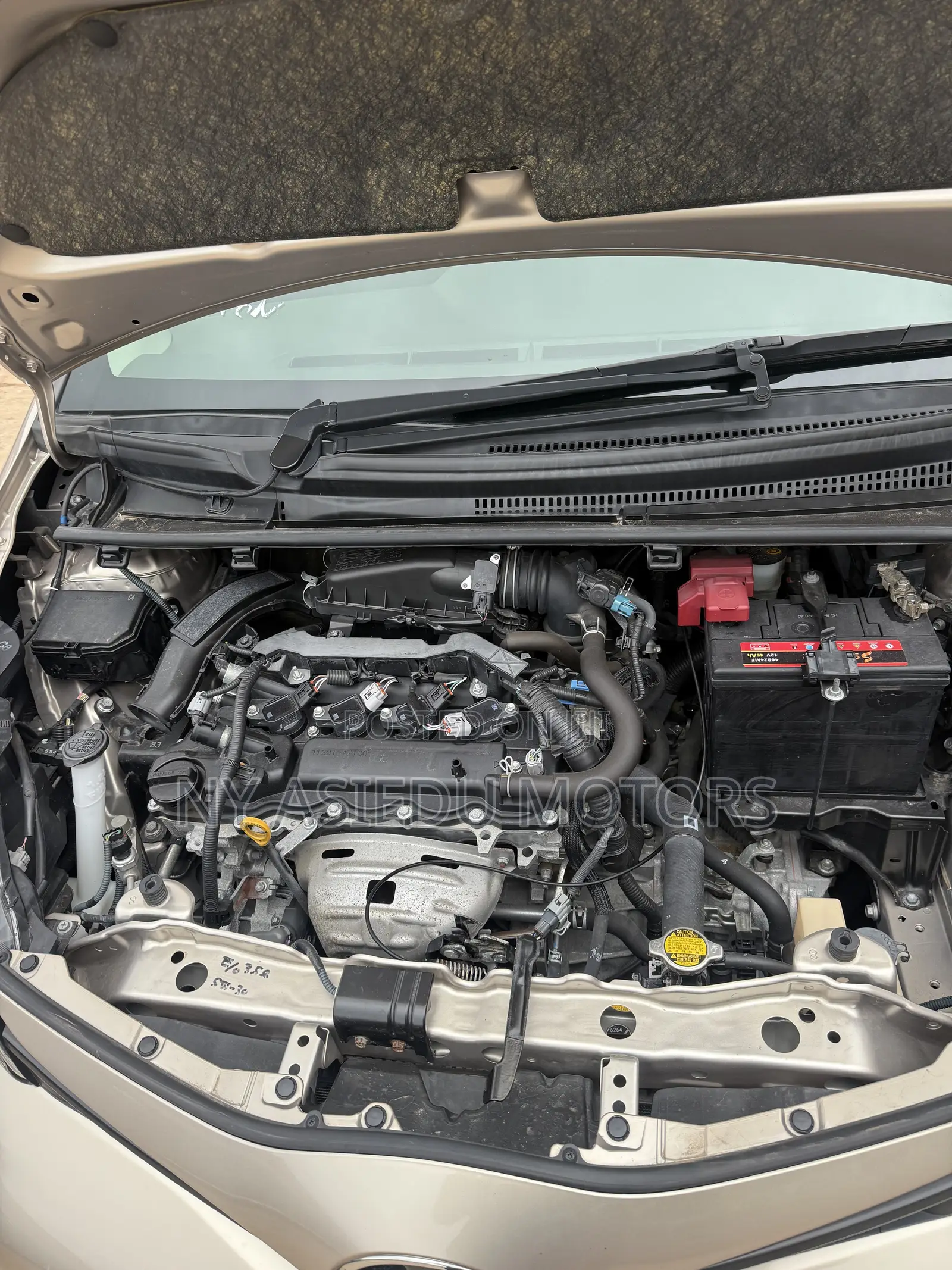 Toyota Vitz 1.3 FWD 5dr 2015 Beige