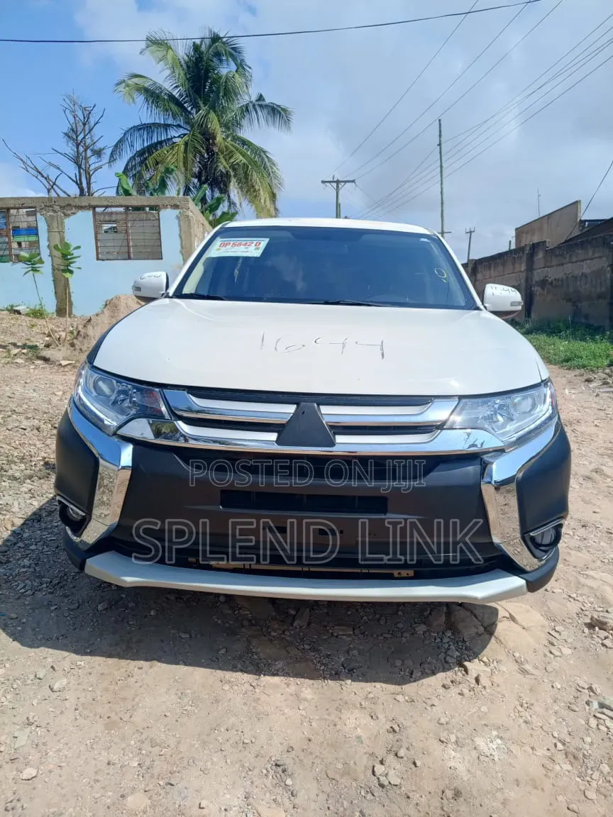 Mitsubishi Outlander 2018 White