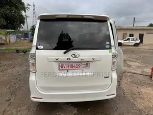 Toyota Voxy 2012 White