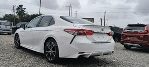Toyota Camry 2019 White