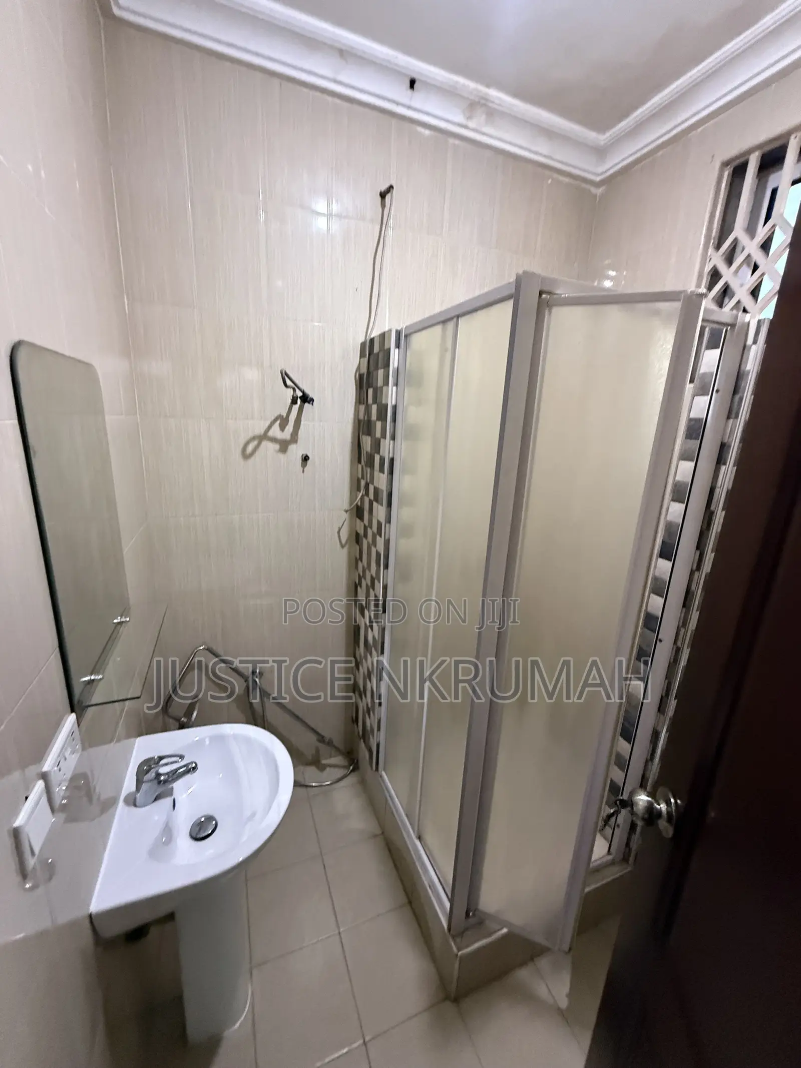 2bdrm Apartment in Mr Justice Estates, East Legon for rent