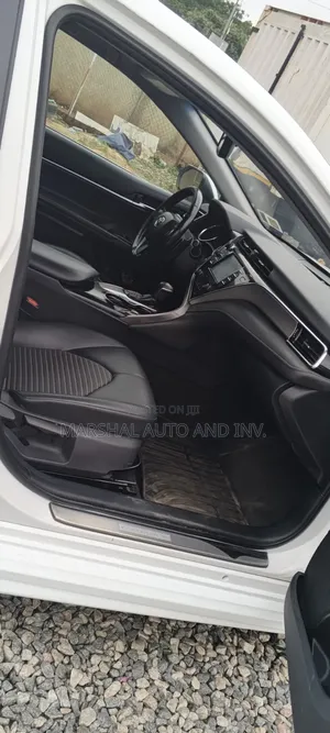 Toyota Camry 2019 White