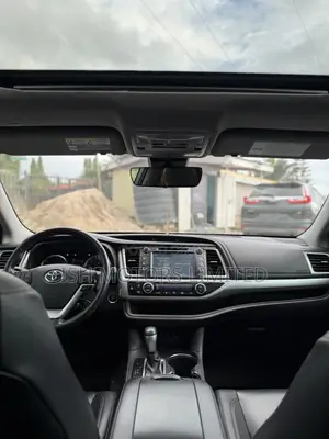 Toyota Highlander XLE 2019 Brown