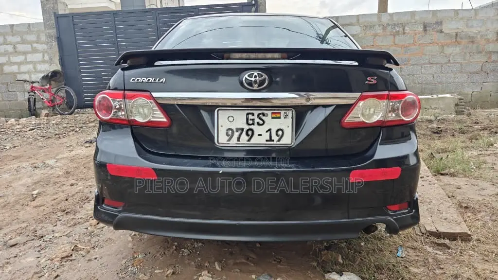 Toyota Corolla 2013 Black