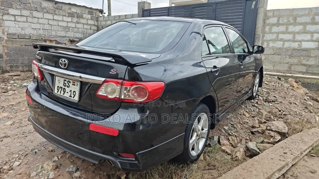 Toyota Corolla 2013 Black