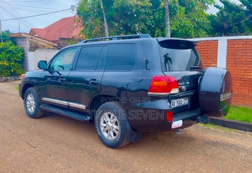 Toyota Land Cruiser 4.6 V8 GX-R 2014 Black