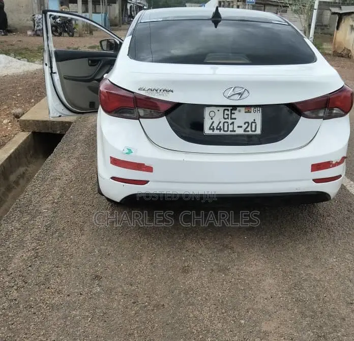 Hyundai Elantra 2016 White
