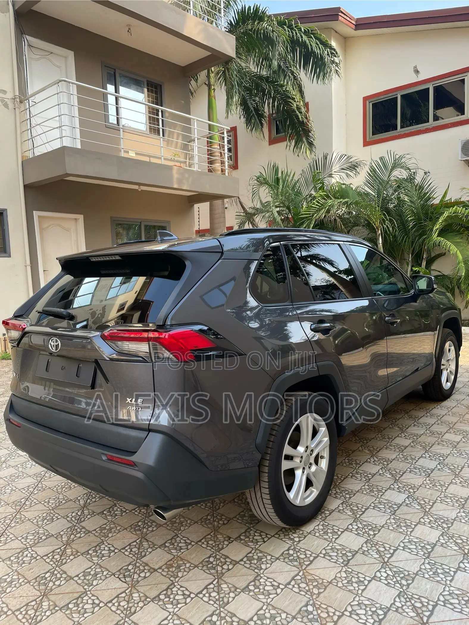 Toyota RAV4 XLE AWD 2019 Gray