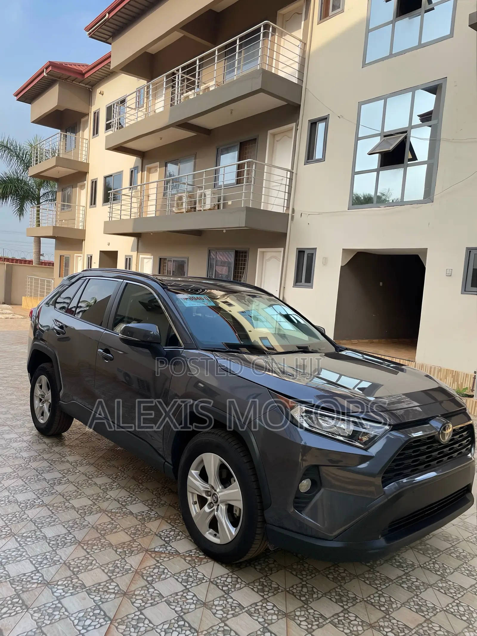 Toyota RAV4 XLE AWD 2019 Gray
