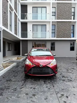Toyota Vitz 1.3 FWD 5dr 2018 Maroon