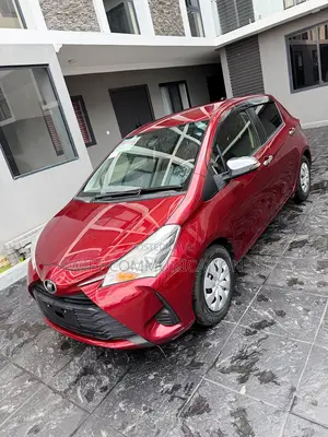 Toyota Vitz 1.3 FWD 5dr 2018 Maroon