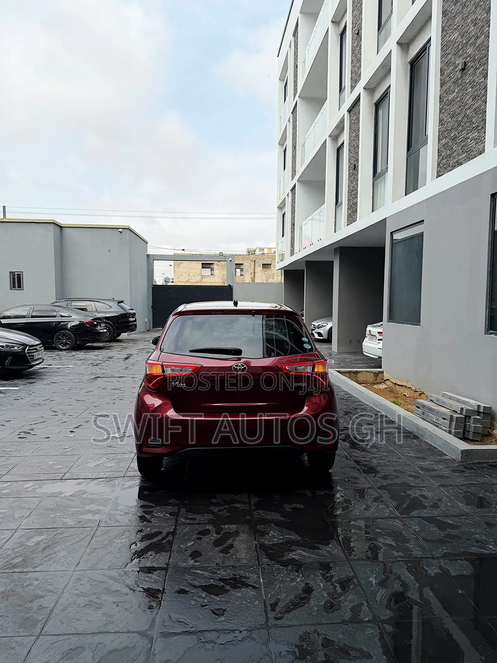 Toyota Vitz 1.3 FWD 5dr 2018 Maroon