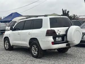 Toyota Land Cruiser 2009 White