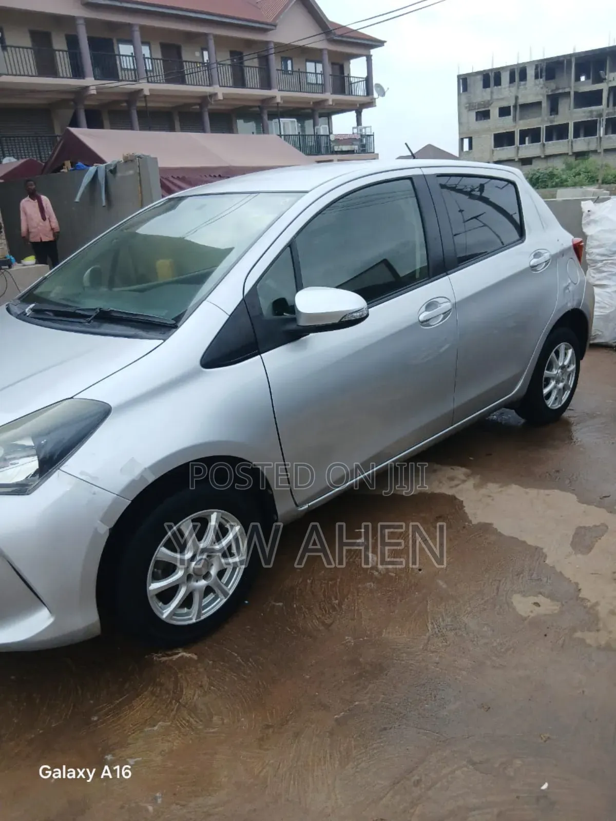 Toyota Vitz 1.0 FWD 5dr 2015 Silver