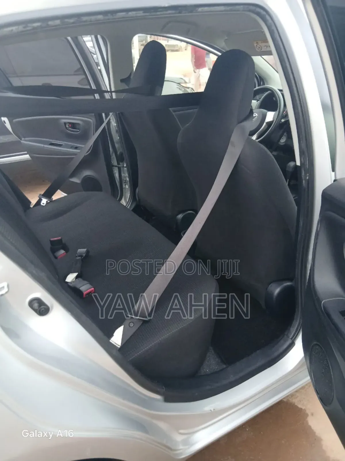 Toyota Vitz 1.0 FWD 5dr 2015 Silver