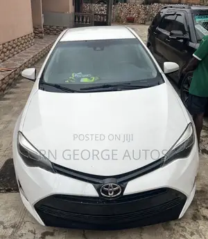 Toyota Corolla LE (1.8L 4cyl 2A) 2018 White