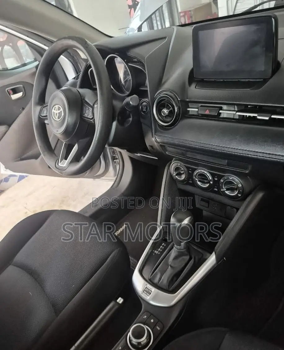 Toyota Yaris iA 1.5 FWD 2019 Silver