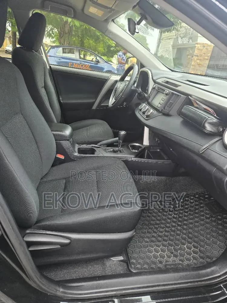 Toyota RAV4 LE 4dr SUV AWD (2.5L 4cyl 6A) 2018 Black