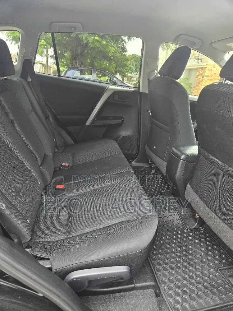 Toyota RAV4 LE 4dr SUV AWD (2.5L 4cyl 6A) 2018 Black