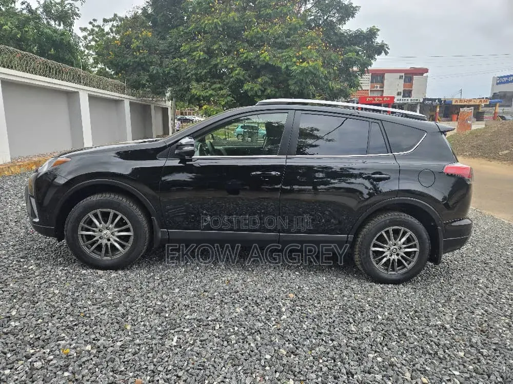 Toyota RAV4 LE 4dr SUV AWD (2.5L 4cyl 6A) 2018 Black