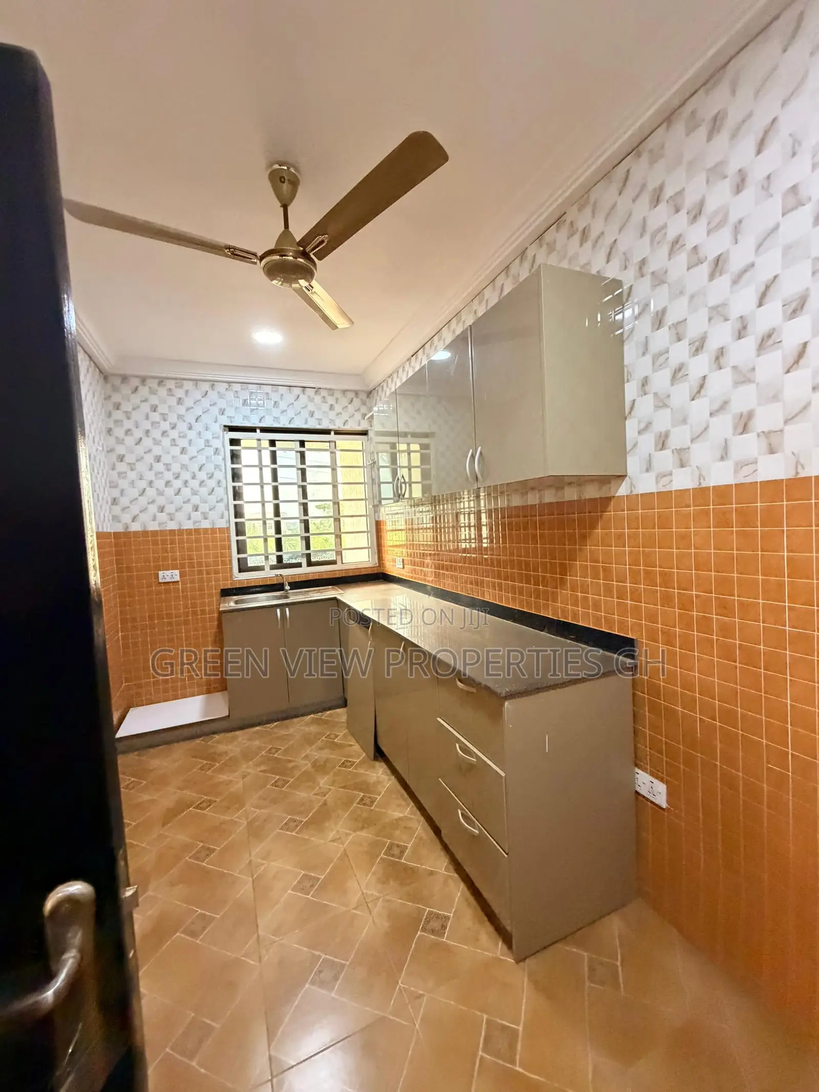 4bdrm Duplex in Oyibi for rent