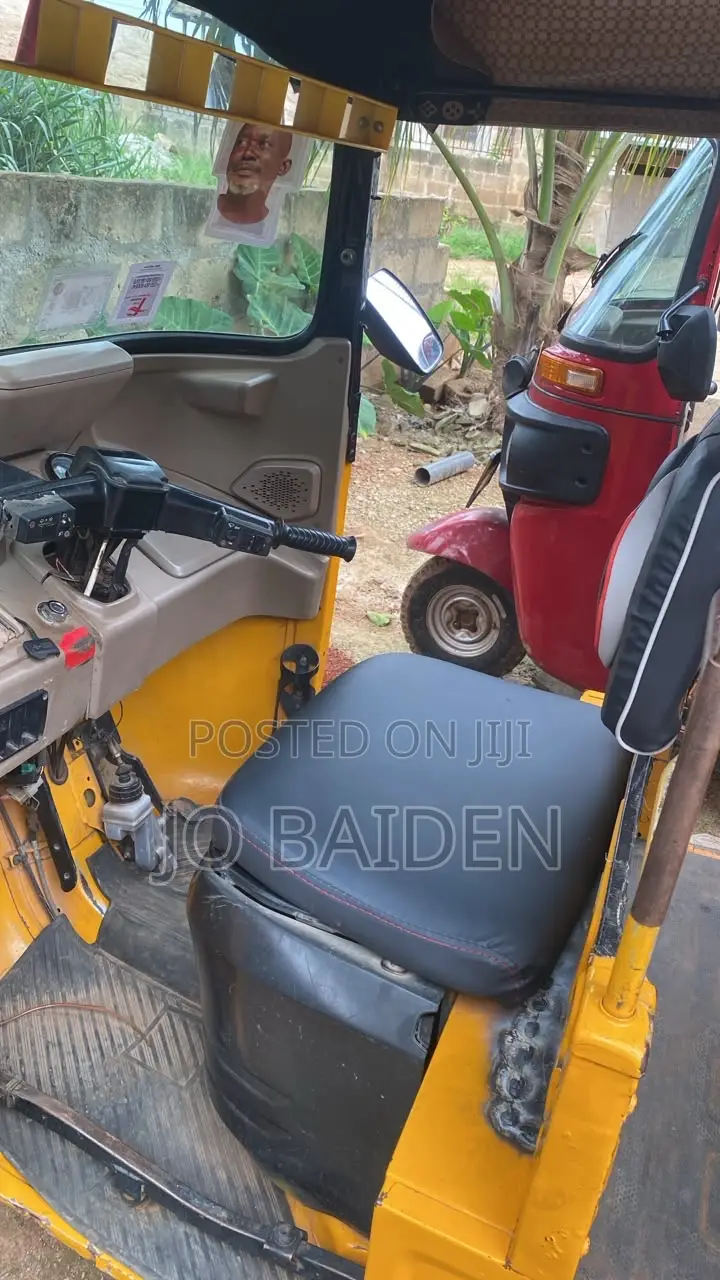Bajaj RE 2023 Yellow