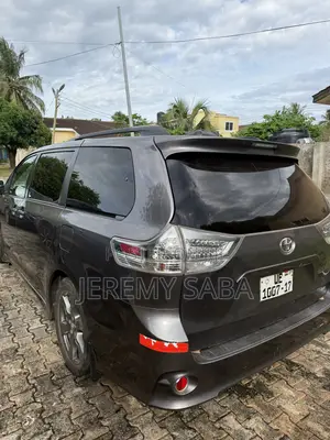 Toyota Sienna 2017 Silver