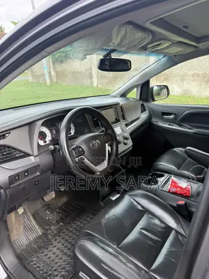 Toyota Sienna 2017 Silver