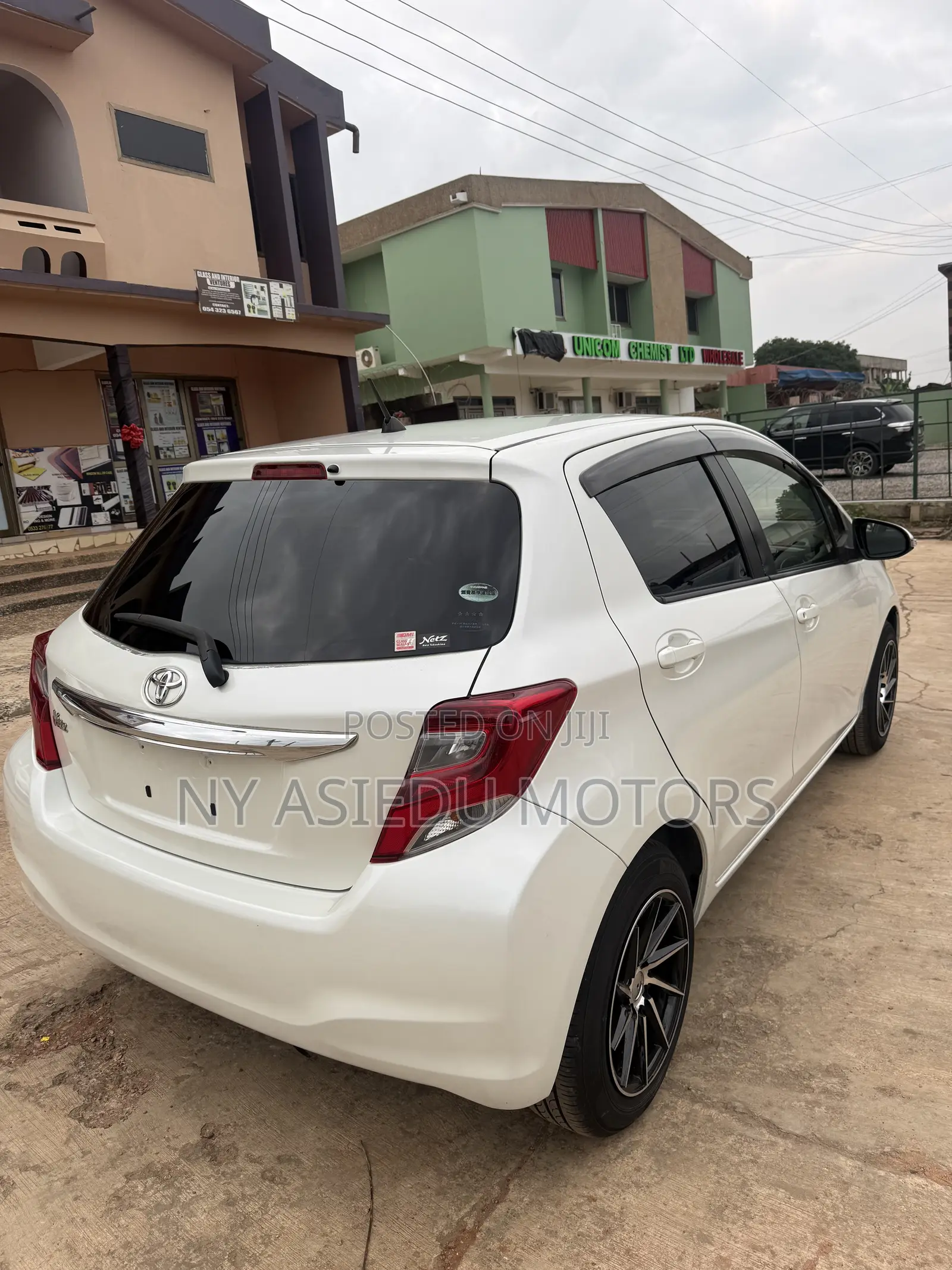 Toyota Vitz 1.3 FWD 5dr 2015 White